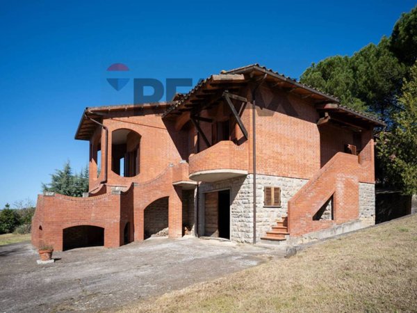 casa indipendente in vendita ad Asciano
