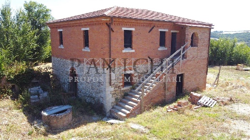 casale in vendita ad Asciano
