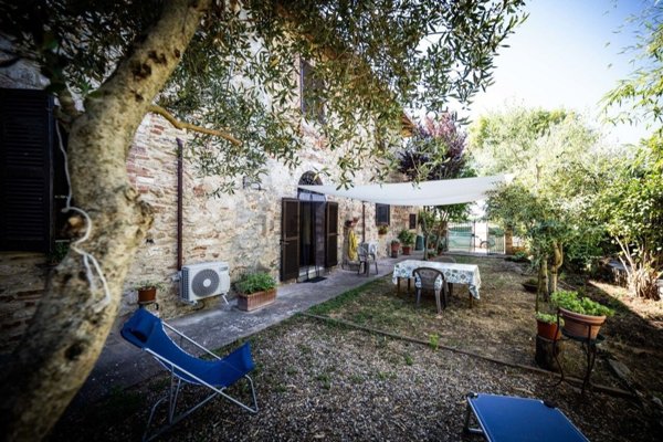 casale in vendita ad Asciano