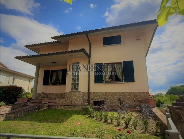 casa indipendente in vendita ad Asciano