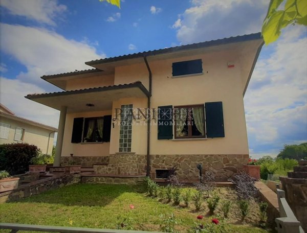 casa indipendente in vendita ad Asciano in zona Chiusure