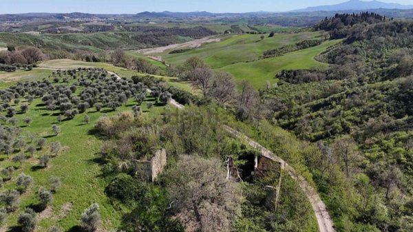 casale in vendita ad Asciano