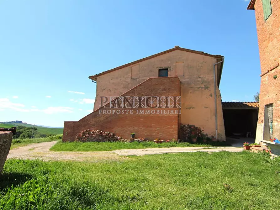 locale di sgombero in vendita ad Asciano
