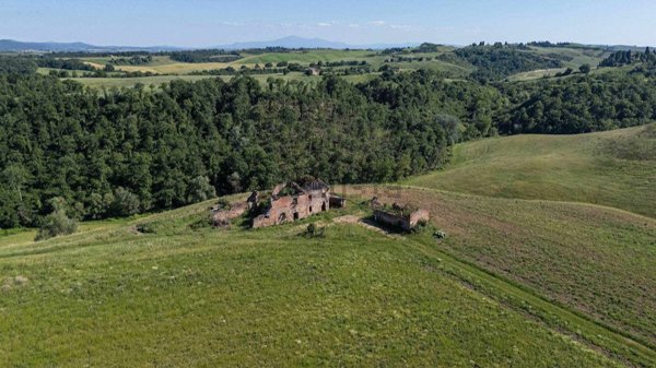 casale in vendita ad Asciano