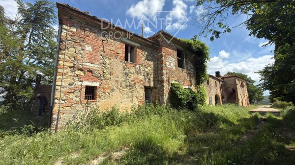 casale in vendita ad Asciano