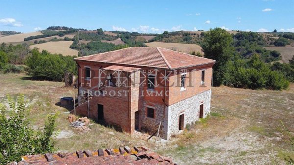 casa indipendente in vendita ad Asciano