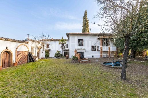 casale in vendita ad Asciano