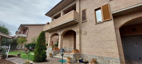 casa indipendente in vendita ad Asciano