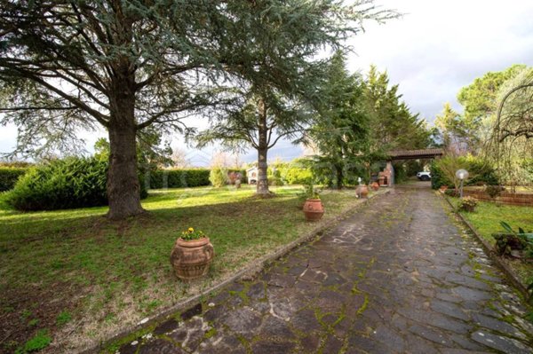 casa indipendente in vendita ad Asciano in zona Arbia