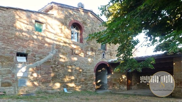 casa indipendente in vendita ad Asciano in zona Chiusure