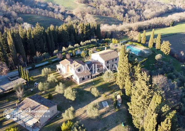 casa indipendente in vendita ad Asciano in zona Chiusure