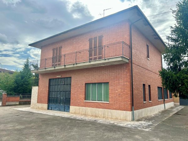 casa indipendente in vendita ad Asciano