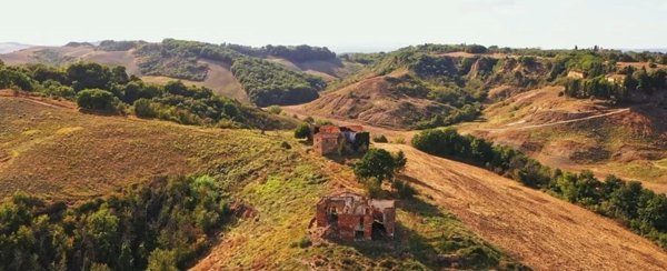 casa indipendente in vendita ad Asciano in zona Torre a Castello