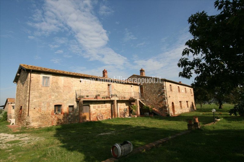 casale in vendita ad Asciano