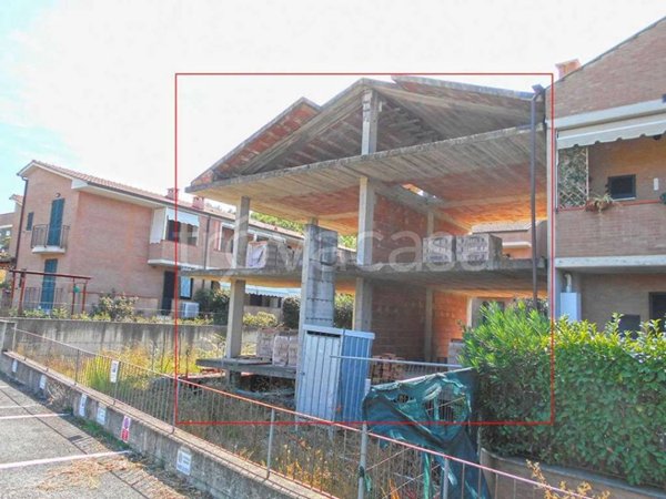 casa indipendente in vendita ad Asciano in zona Arbia
