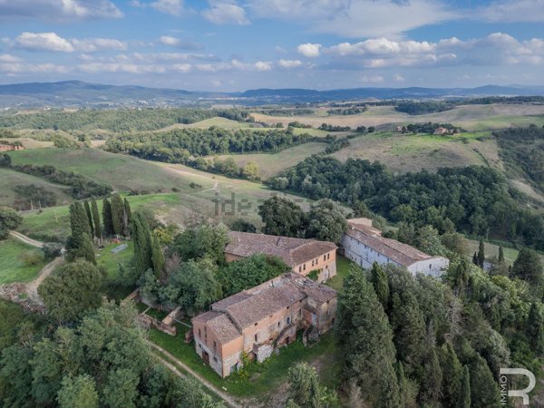 terreno agricolo in vendita ad Asciano in zona Torre a Castello