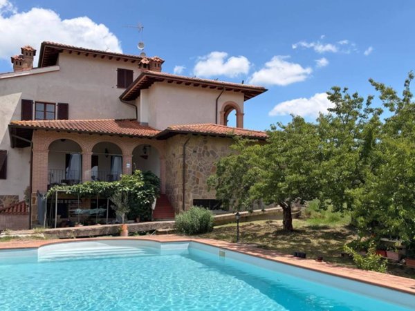 casa indipendente in vendita ad Asciano