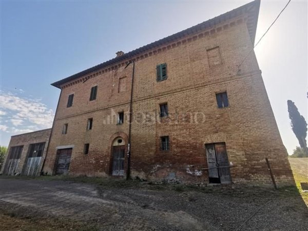 locale di sgombero in vendita a Buonconvento
