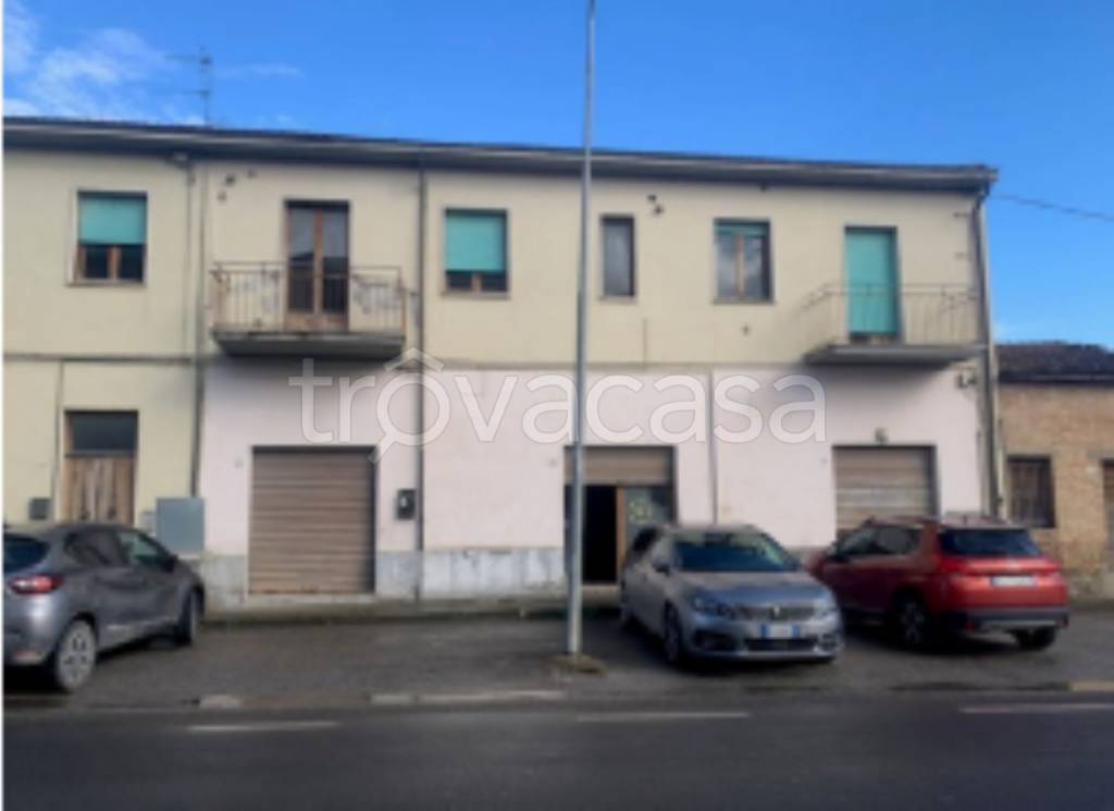 locale commerciale in vendita a Buonconvento