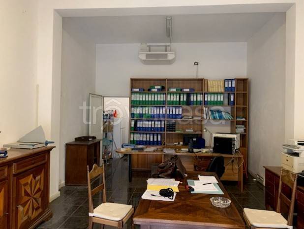 locale commerciale in vendita a Buonconvento