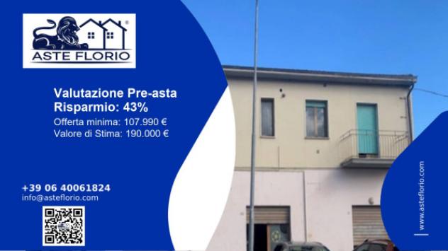 locale commerciale in vendita a Buonconvento