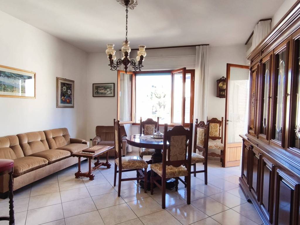 appartamento in vendita a Buonconvento in zona Percenna