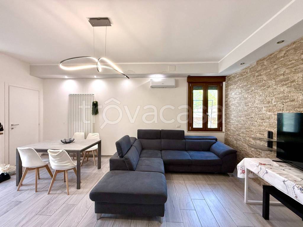 appartamento in vendita a Buonconvento in zona Percenna