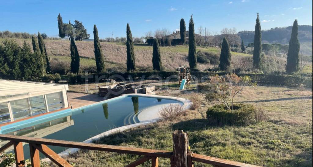 negozio in vendita a Casole d'Elsa