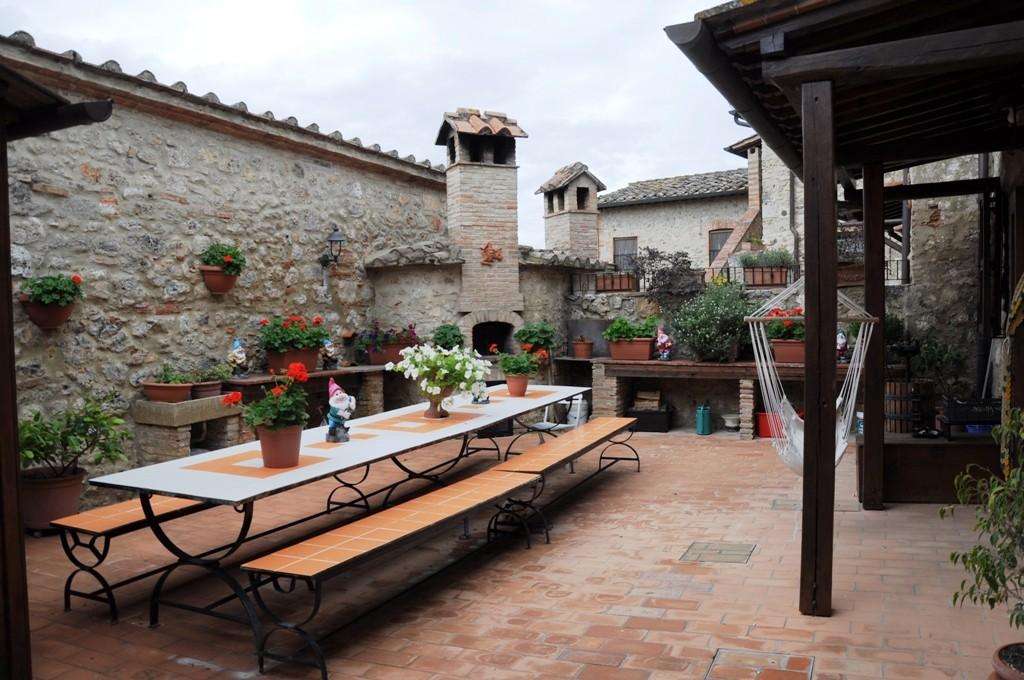 intera palazzina in vendita a Casole d'Elsa