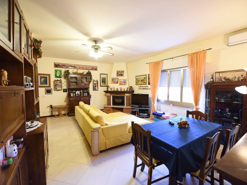 casa indipendente in vendita a Casole d'Elsa