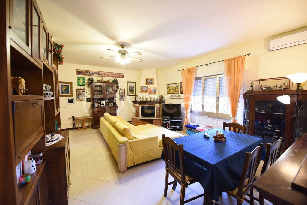 casa indipendente in vendita a Casole d'Elsa