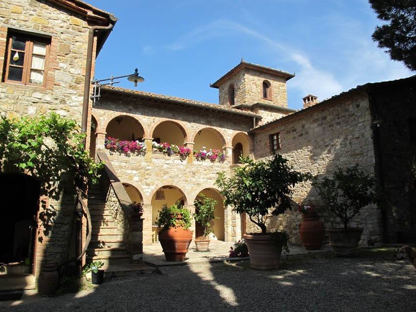 intera palazzina in vendita a Castellina in Chianti in zona Piazza