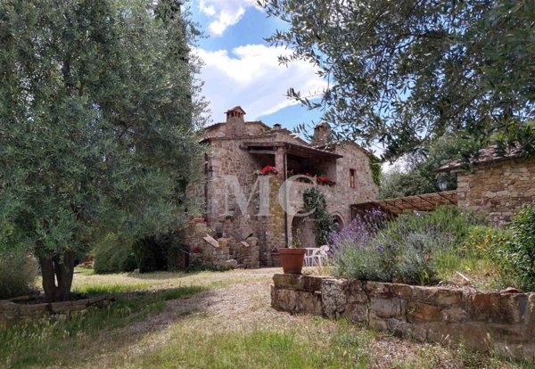 casa indipendente in vendita a Castellina in Chianti in zona Piazza