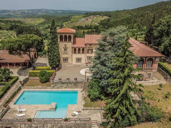 intera palazzina in vendita a Castellina in Chianti in zona Piazza
