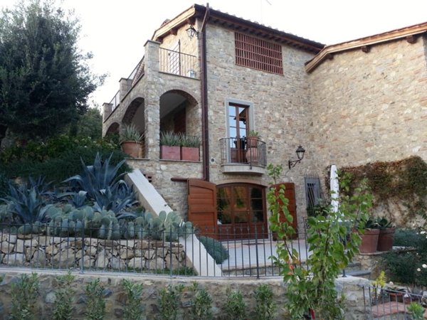intera palazzina in vendita a Castelnuovo Berardenga in zona Villa a Sesta