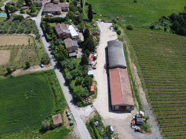 negozio in vendita a Castelnuovo Berardenga in zona Guistrigona