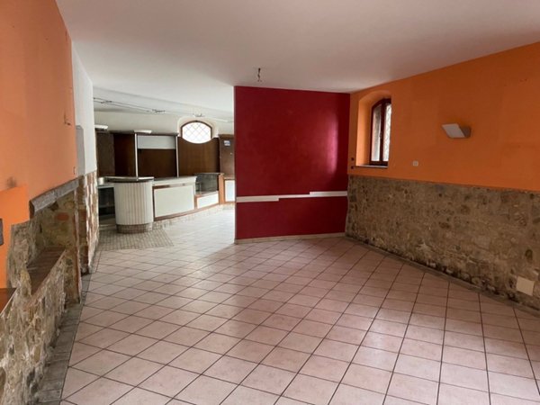 negozio in vendita a Castelnuovo Berardenga in zona Quercegrossa