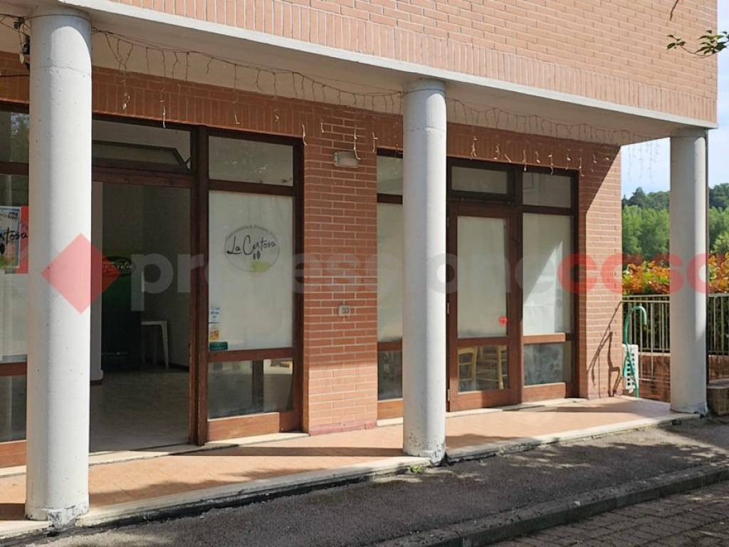 negozio in vendita a Castelnuovo Berardenga in zona Ponte a Bozzone