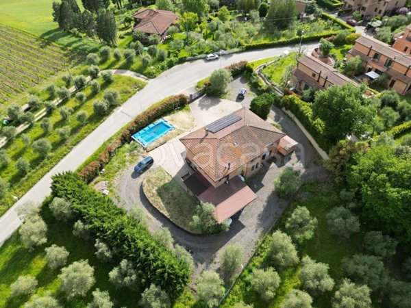 casa indipendente in vendita a Castelnuovo Berardenga in zona Guistrigona
