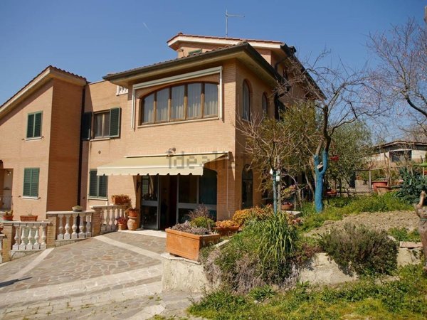 casa indipendente in vendita a Castelnuovo Berardenga