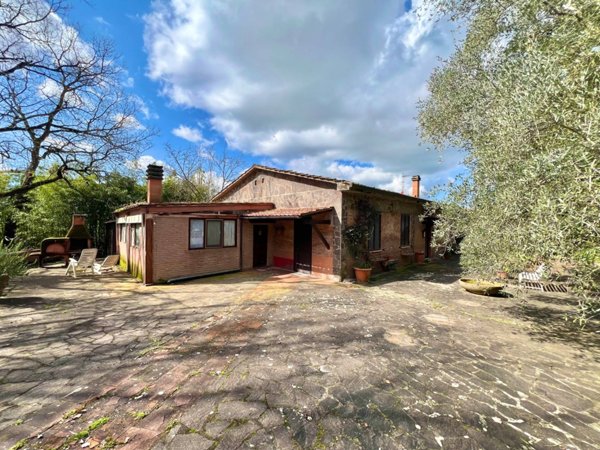 casa indipendente in vendita a Castelnuovo Berardenga in zona Quercegrossa