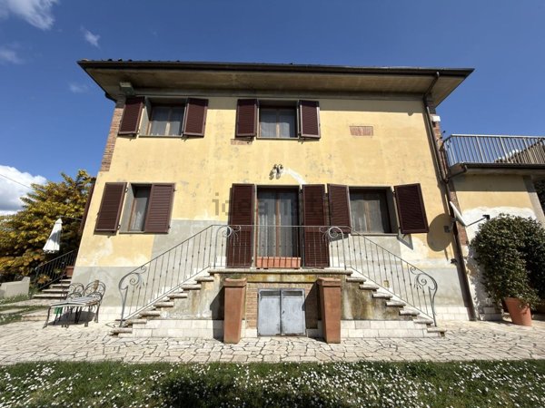 casa semindipendente in vendita a Castelnuovo Berardenga in zona Monteaperti