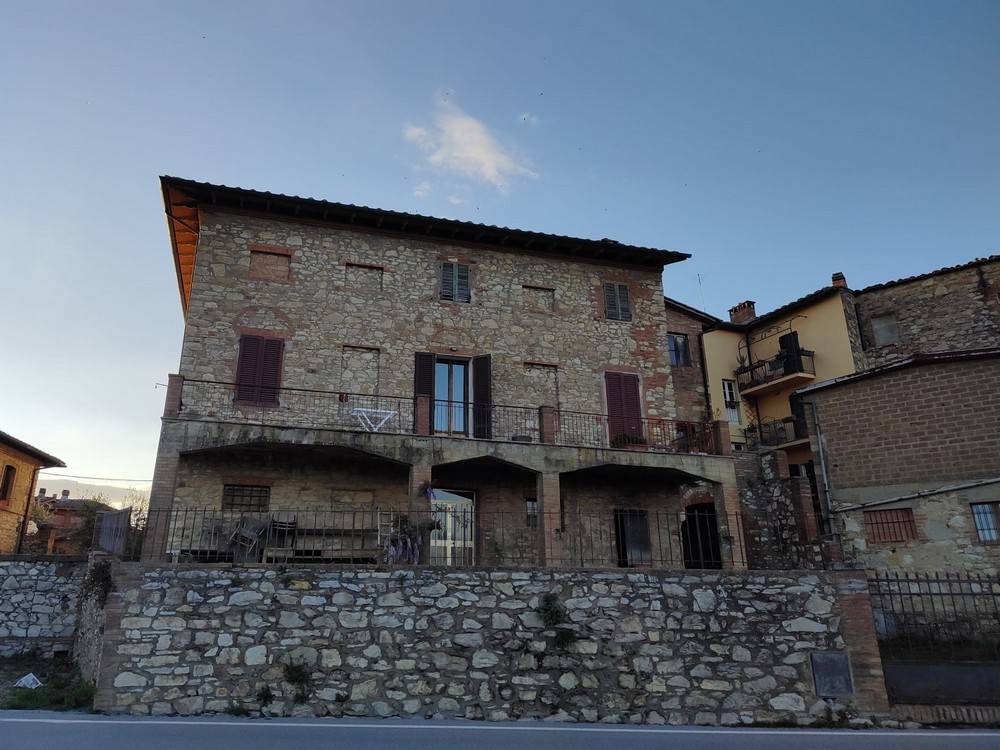 intera palazzina in vendita a Castelnuovo Berardenga in zona Pacina