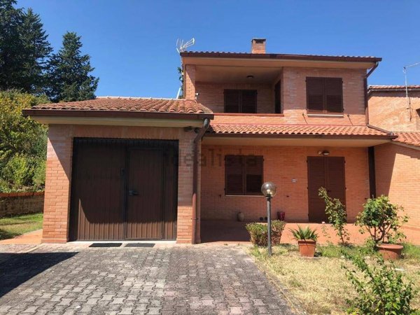 casa indipendente in vendita a Castelnuovo Berardenga in zona Quercegrossa