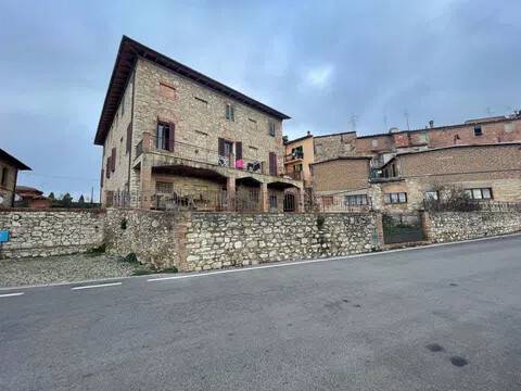intera palazzina in vendita a Castelnuovo Berardenga in zona Pacina