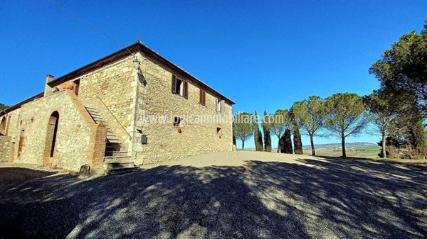 casa indipendente in vendita a Castiglione d'Orcia in zona Rocca d'Orcia