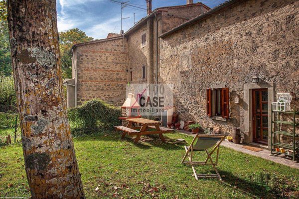 casa semindipendente in vendita a Castiglione d'Orcia in zona Vivo d'Orcia