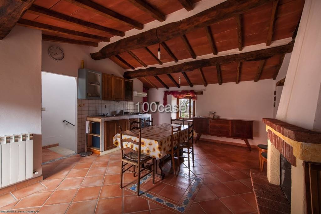 appartamento in vendita a Castiglione d'Orcia in zona Bagni San Filippo