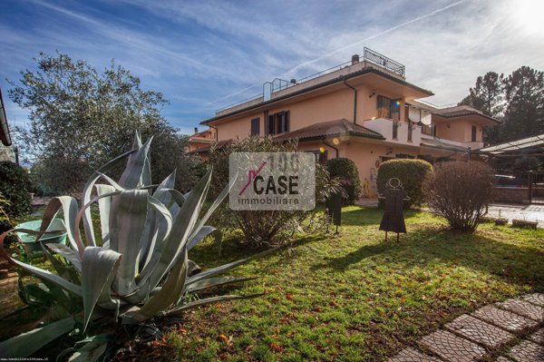 villa in vendita a Castiglione d'Orcia in zona Bagni San Filippo
