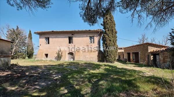 locale di sgombero in vendita a Castiglione d'Orcia